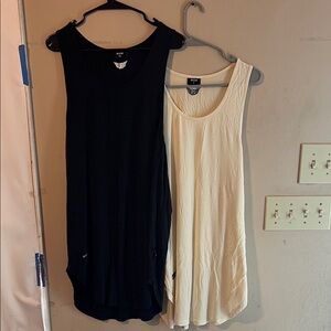 SIZEUP FITNESS 2 SCALLOPED BOTTOM TANK TOPS